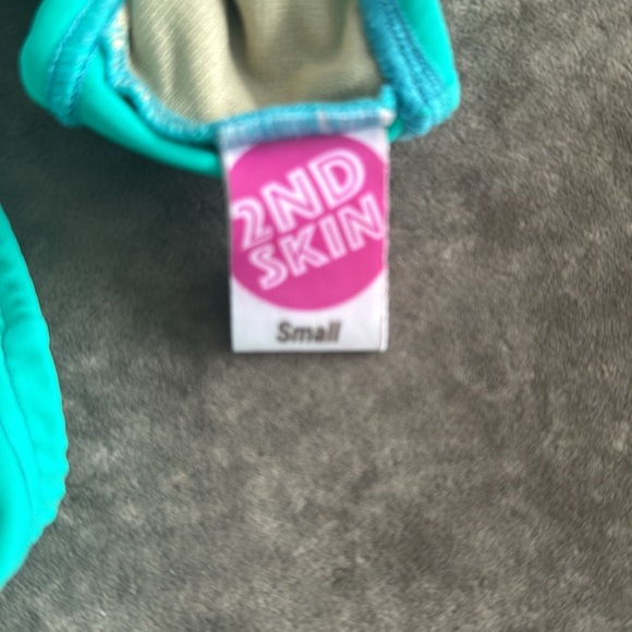 2nd Skin Cali Top. Crisscross front. wrap around torso. Color- green. Size- S - Picture 4 of 5